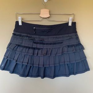Lululemon black ruffled tennis skirt 6